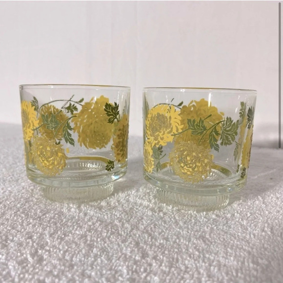 Vintage 1970’s MCM Hand Painted  Chrysanthemum Rocks Glasses Short Tumblers x2 - Picture 3 of 8
